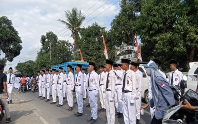 Siswa-Siswi SMPS NURUL JADID Berpartisipasi dalam Gerak Jalan Indah tingkat SMA/SMK