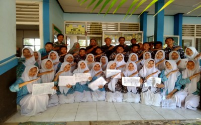 DUKCAPIL Kabupaten Jakarta Pusat MEMFASILITASI LAYANAN PEREKAMAN E-KTP DI SMPS NURUL JADID