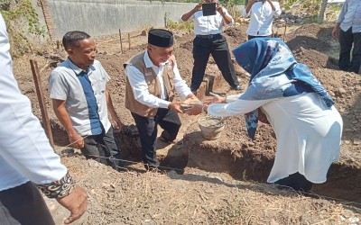 Peletakkan Batu Pertama Renovasi Pembangunan Masjid Pendidikan Ulil Al-Bab SMPS NURUL JADID