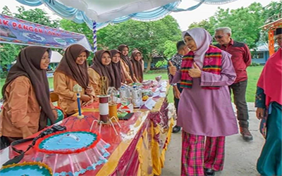 Wakil Gubernur Daerah Khusus Ibukota Jakarta Tinjau Stand Pangan Siswa SMPS NURUL JADID